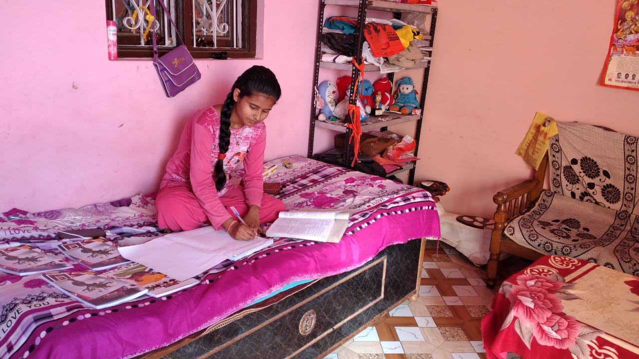 Shubhangi-Kori_Student_India_Adolescent-Nutrition-Program_Studying-2 - Nutrition International